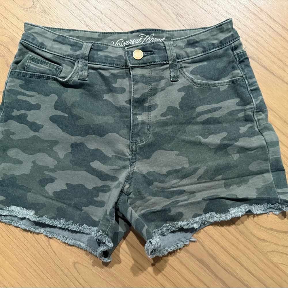 Universal Thread Women's Camo Shorts